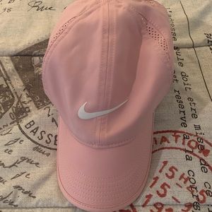 Women’s Nike mesh baseball hat